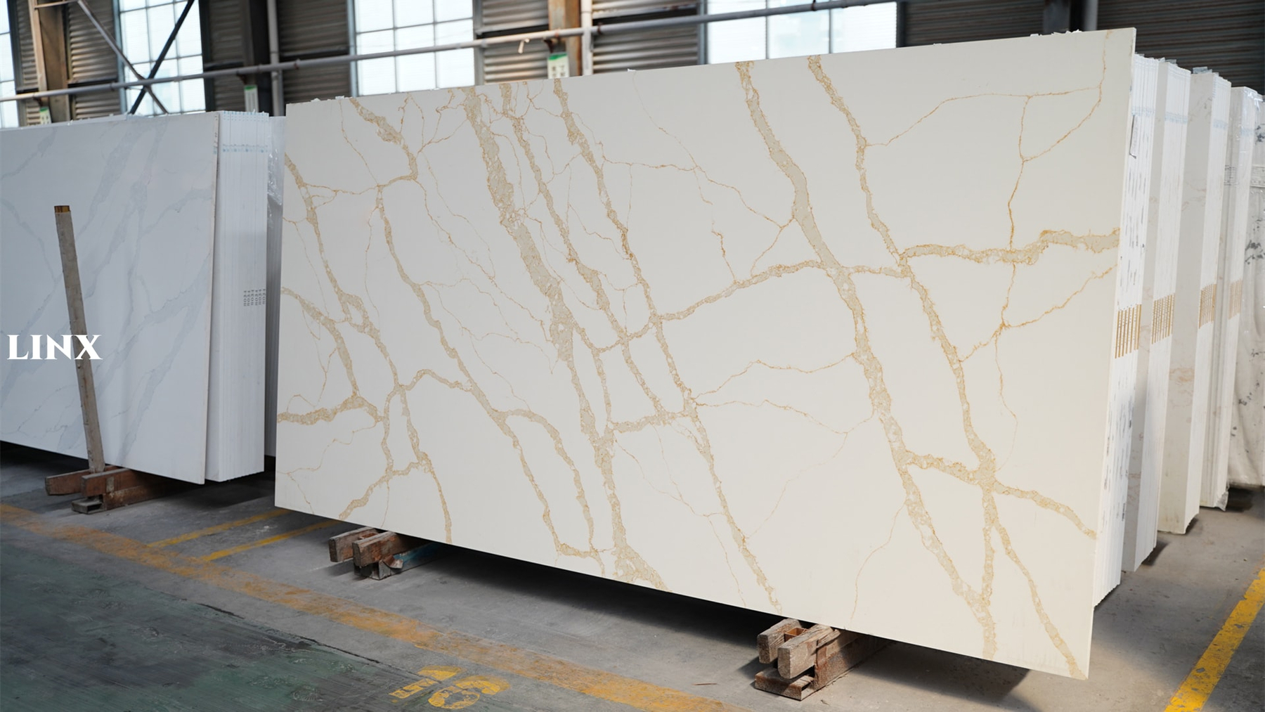 LX002 CALACATTA GOLD QUARTZ STONE 2 LINX SURFACES