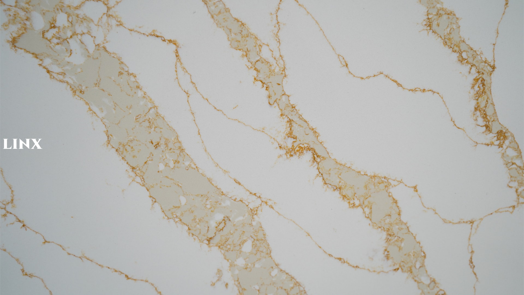 LX002 CALACATTA GOLD QUARTZ STONE CLOSE UP 2 LINX SURFACES