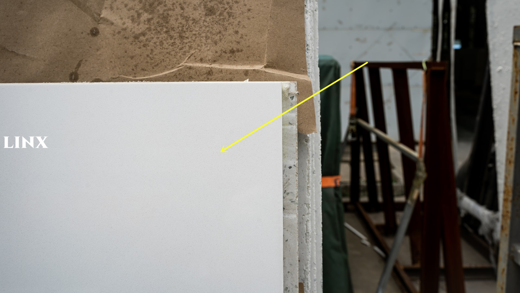 LX1000 PURE WHITE QUARTZ STONE CLOSE UP 3 LINX SURFACES