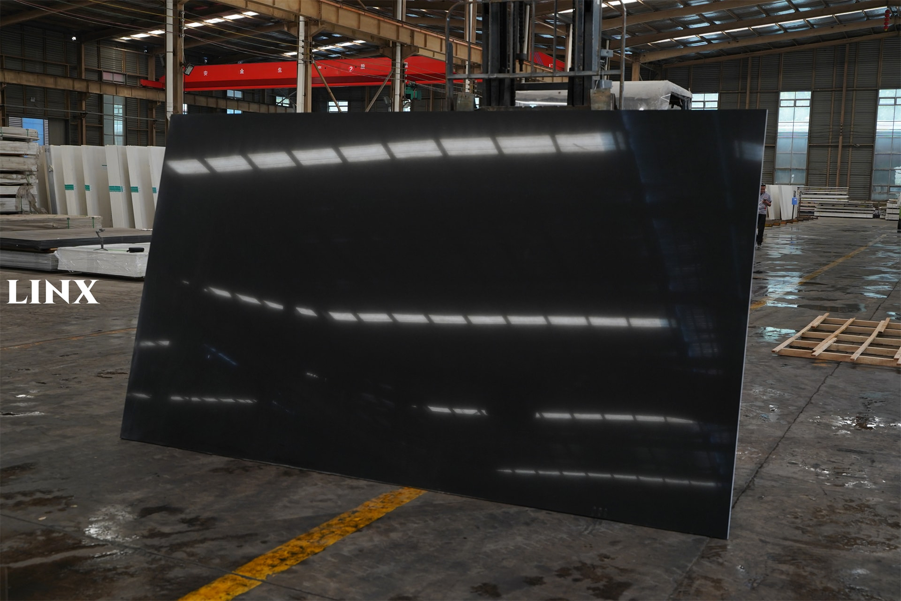 LX1001 PURE BLACK QUARTZ STONE 2 LINX SURFACES