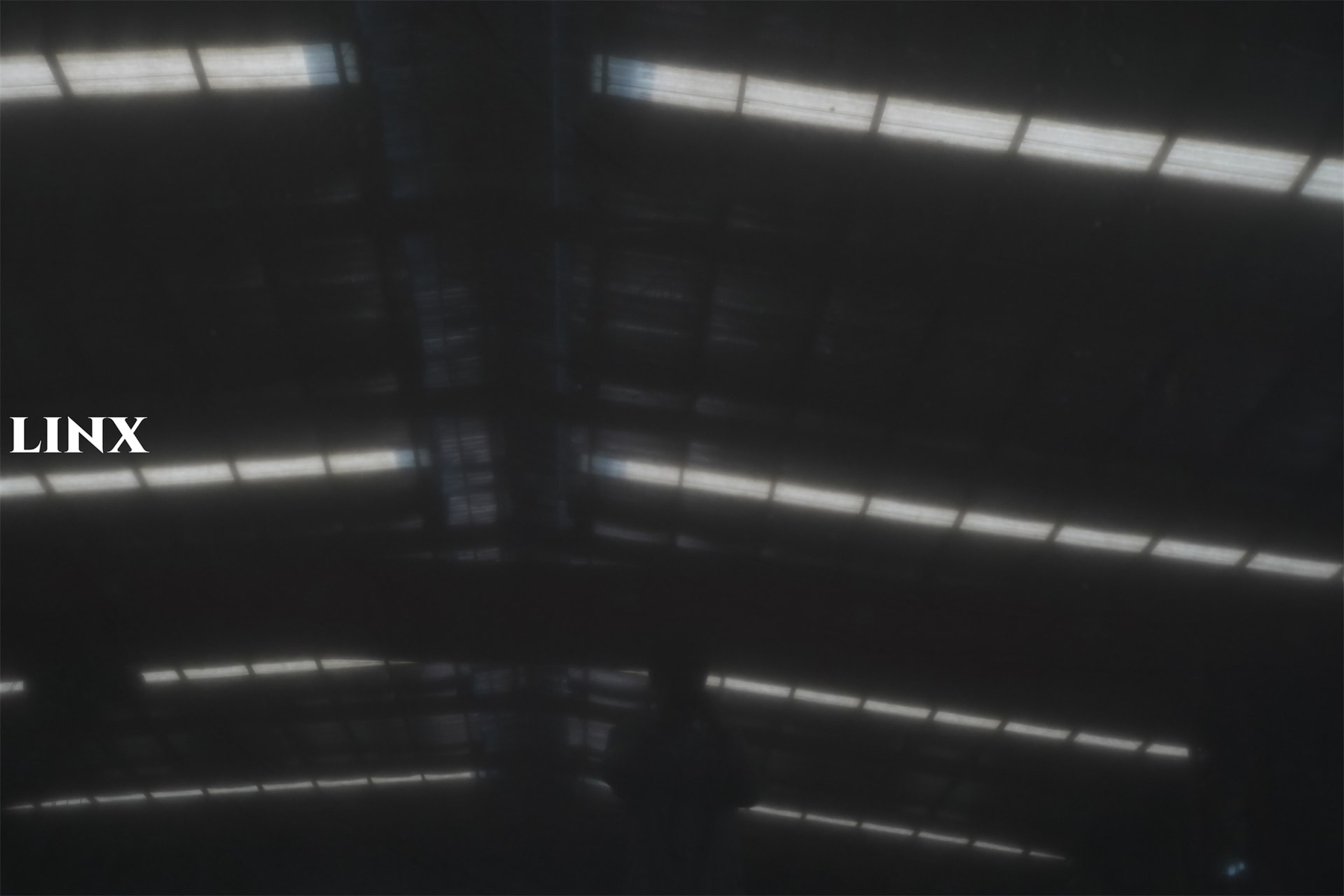 LX1001 PURE BLACK QUARTZ STONE CLOSE UP 1 LINX SURFACES