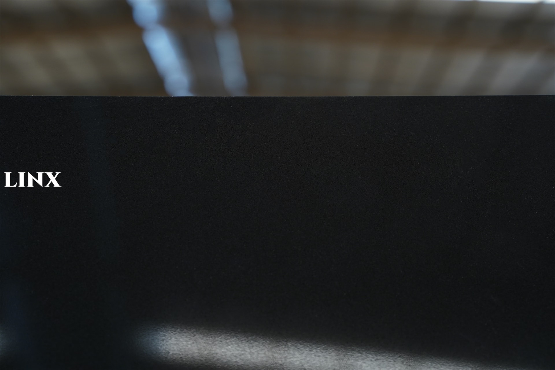 LX1001 PURE BLACK QUARTZ STONE CLOSE UP 2 LINX SURFACES