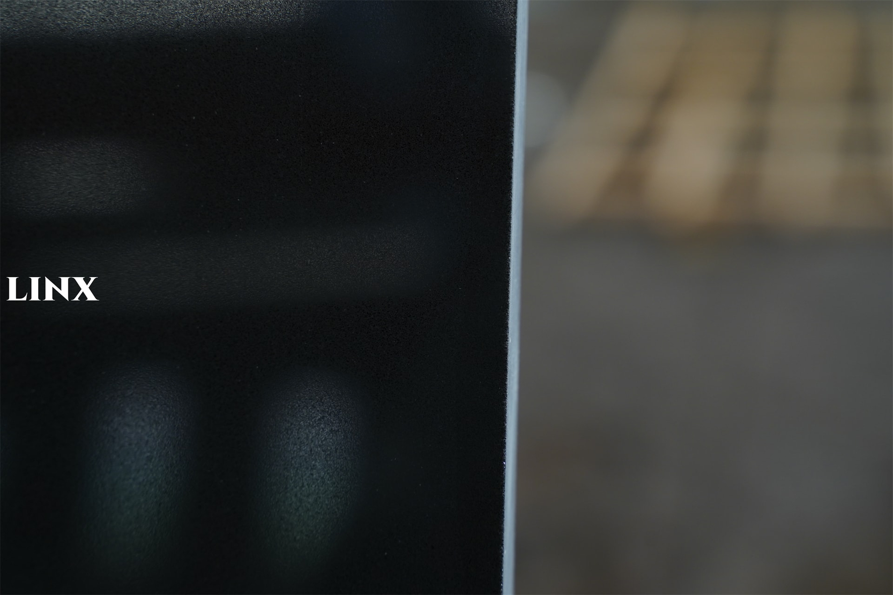 LX1001 PURE BLACK QUARTZ STONE CLOSE UP 3 LINX SURFACES