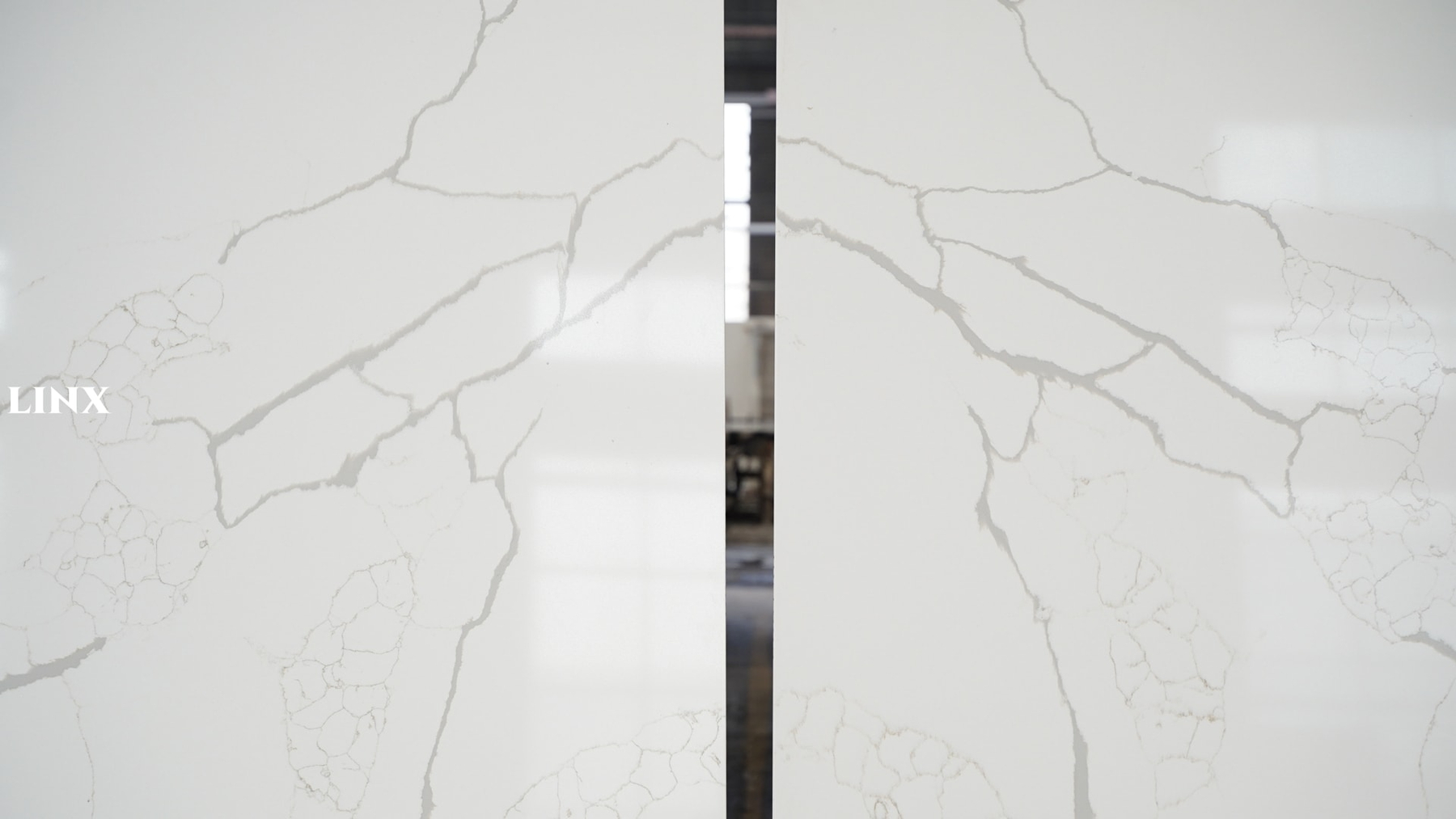 LX1003 CALACATTA WHITE QUARTZ STONE BOOKMATCH 1 LINX SURFACES