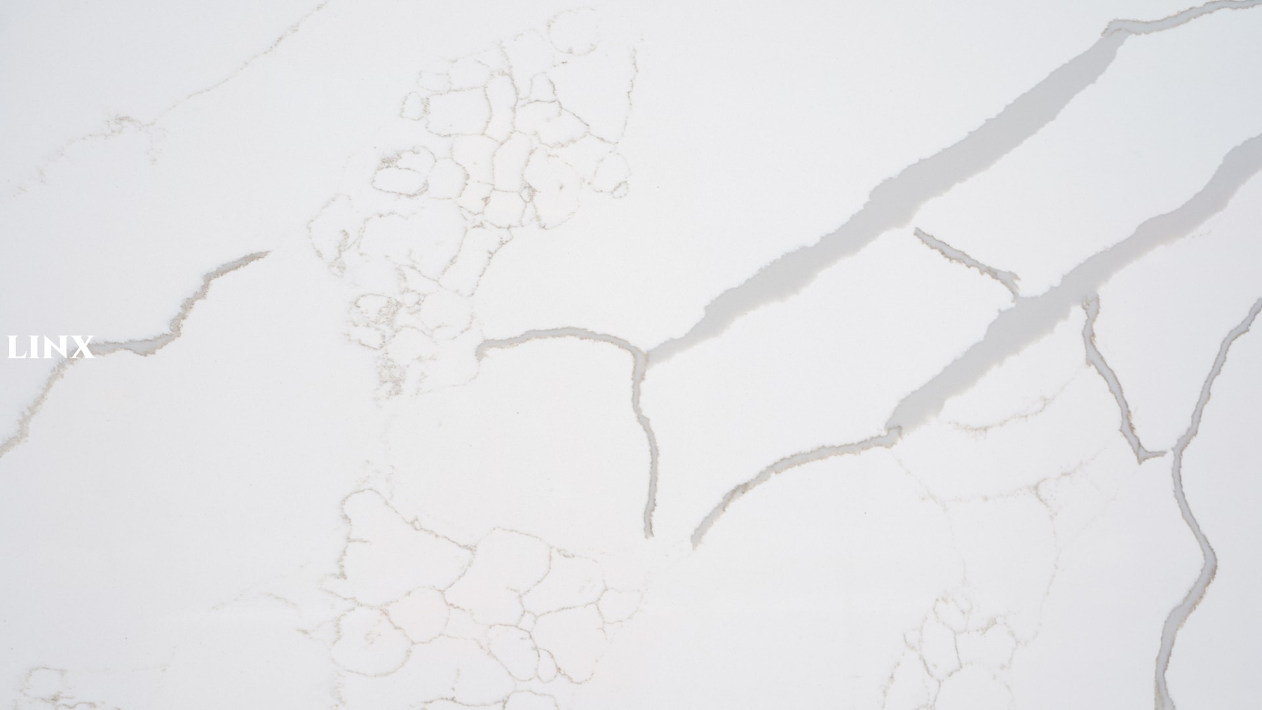 LX1003 CALACATTA WHITE QUARTZ STONE CLOSE UP 3 LINX SURFACES