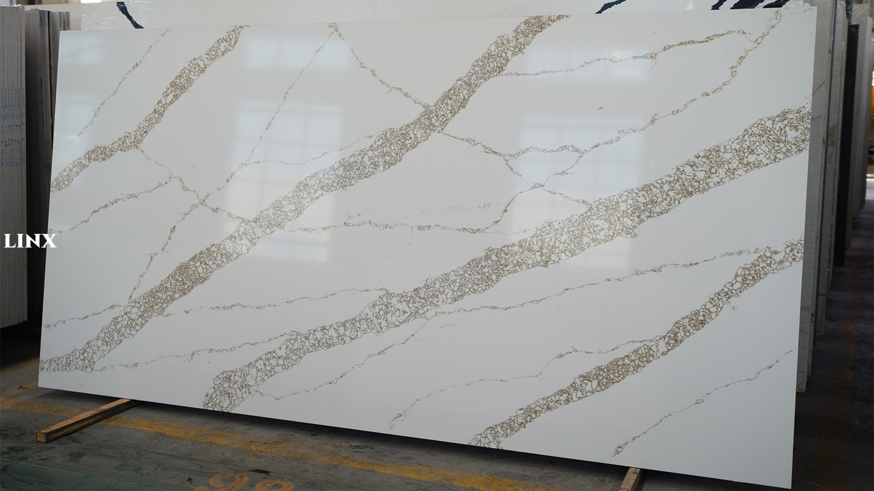 LX102 CALACATTA WHITE QUARTZ STONE 2 LINX SURFACES