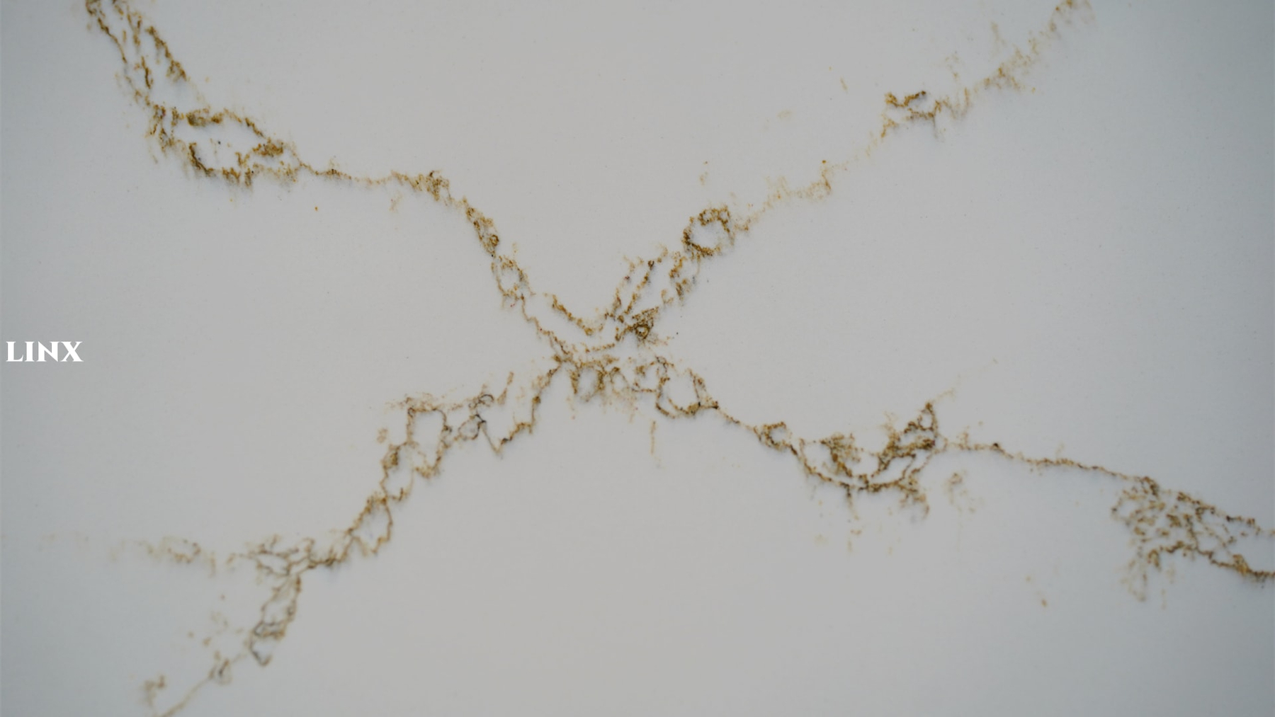 LX102 CALACATTA WHITE QUARTZ STONE CLOSE UP 4 LINX SURFACES