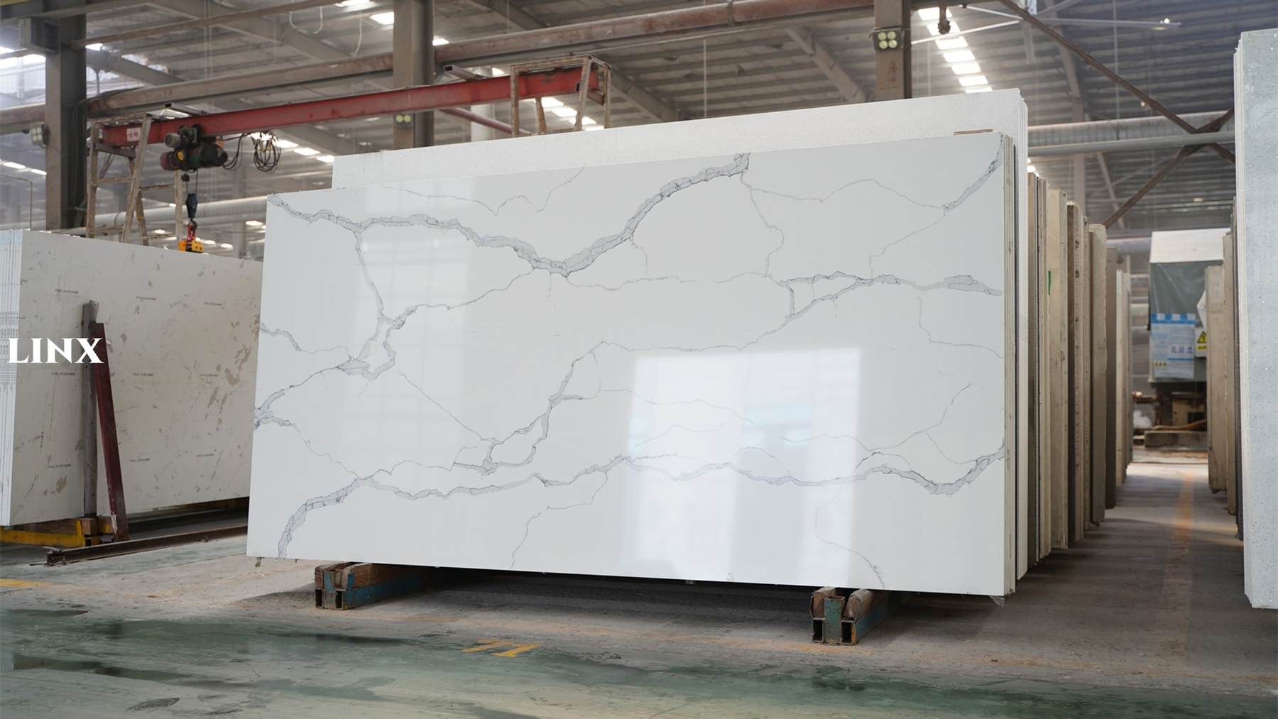 LX1020 CALACATTA WHITE QUARTZ STONE 2 LINX SURFACES
