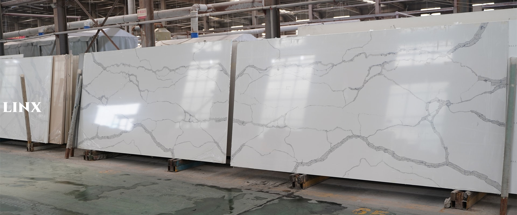 LX1020 CALACATTA WHITE QUARTZ STONE BOOKMATCH LINX SURFACES