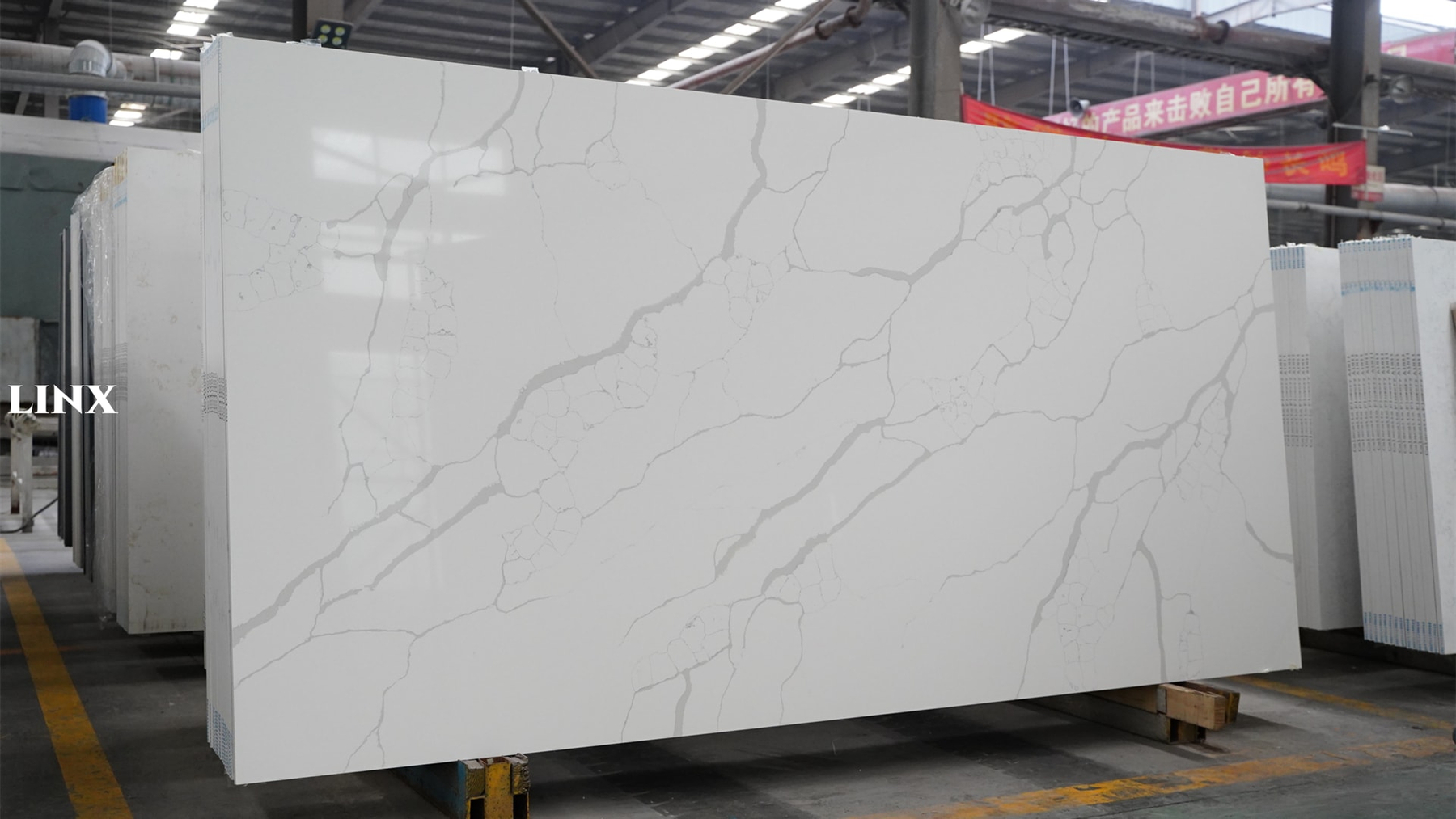 LX1025 CALACATTA WHITE QUARTZ STONE 1 LINX SURFACES