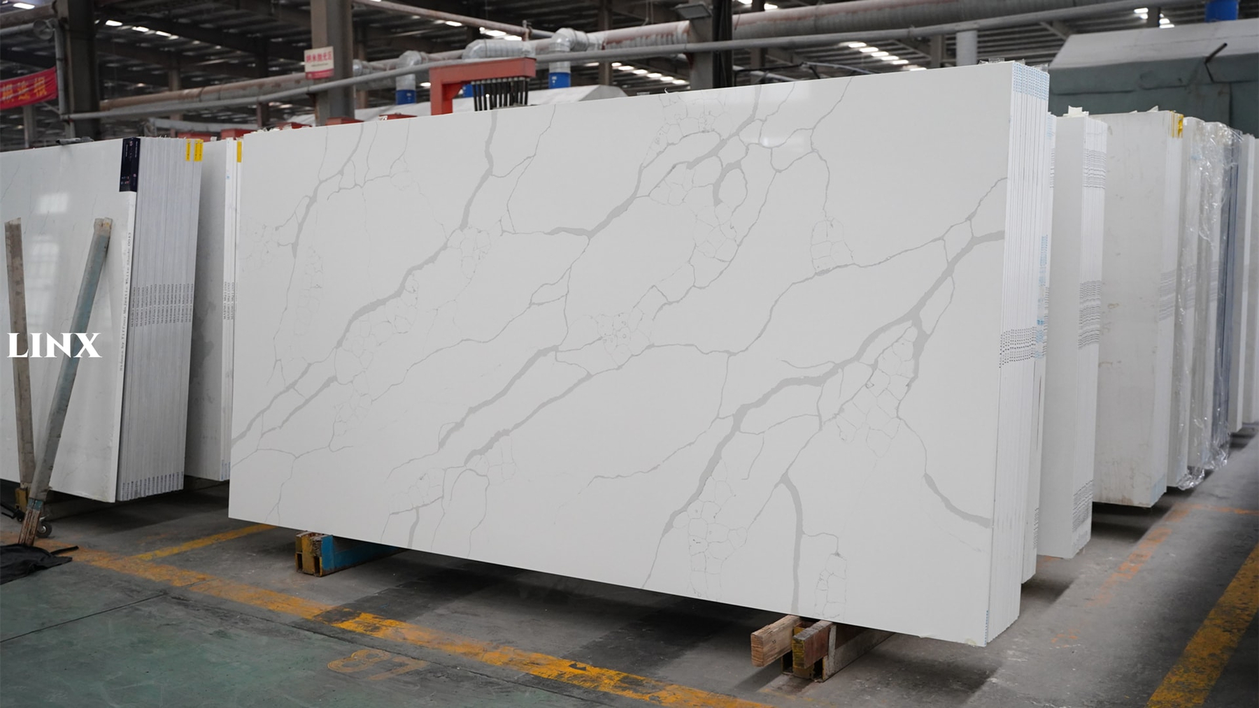 LX1025 CALACATTA WHITE QUARTZ STONE 2 LINX SURFACES