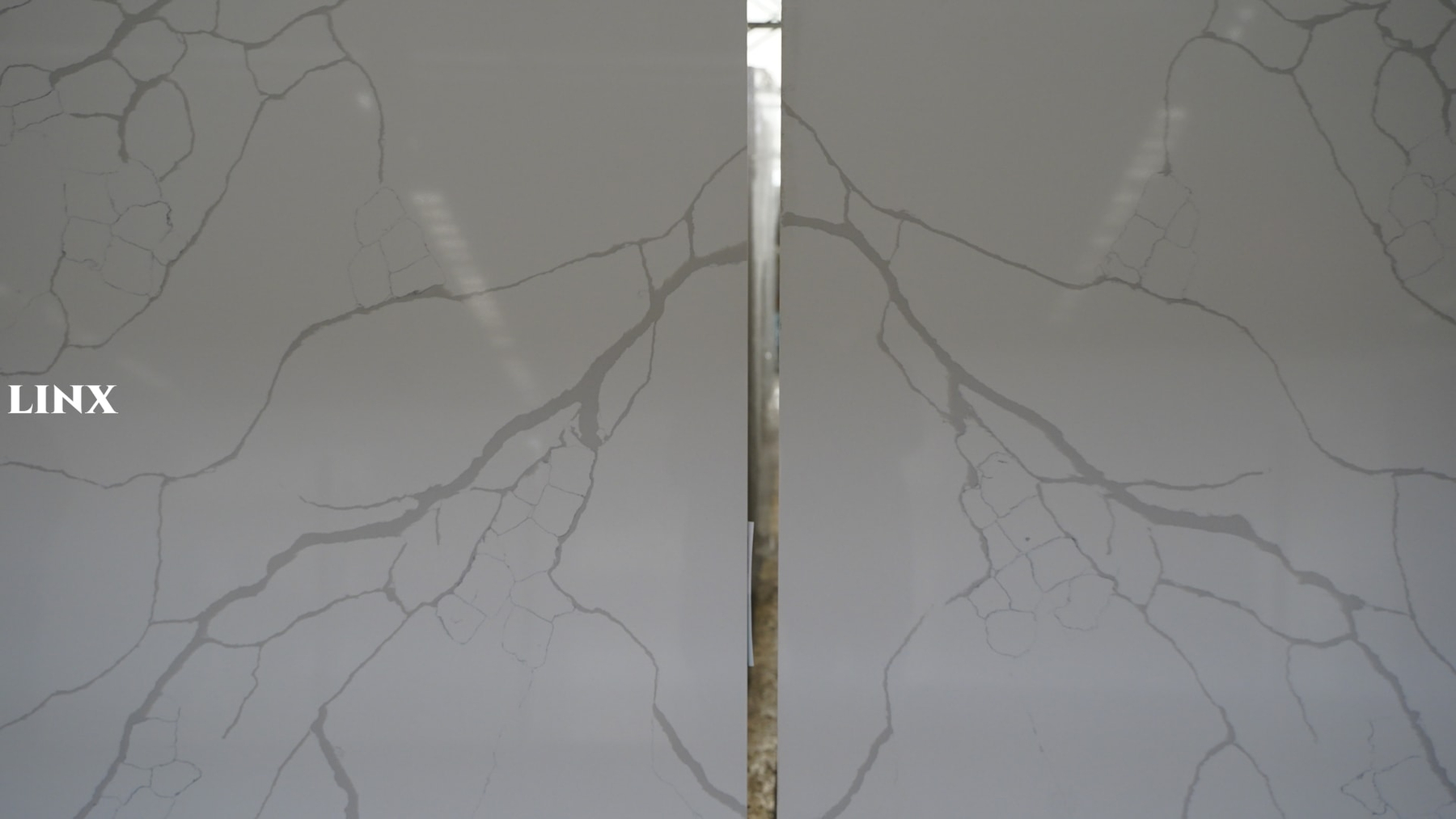LX1025 CALACATTA WHITE QUARTZ STONE BOOHMATCH 1 LINX SURFACES