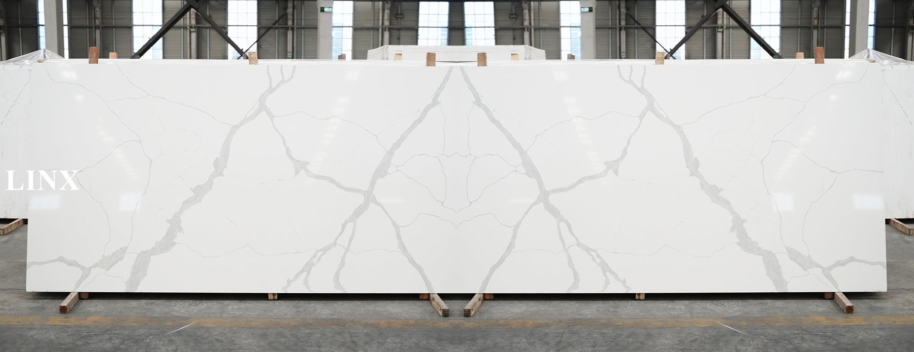 LX1040 Calacatta White Quartz Stone Bookmatch Linx Surfaces