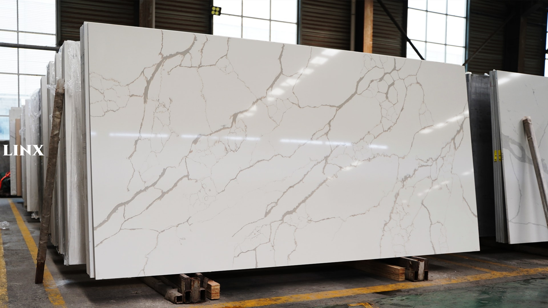 LX1103 CALACATTA GOLD QUARTZ STONE 1 LINX SURFACES