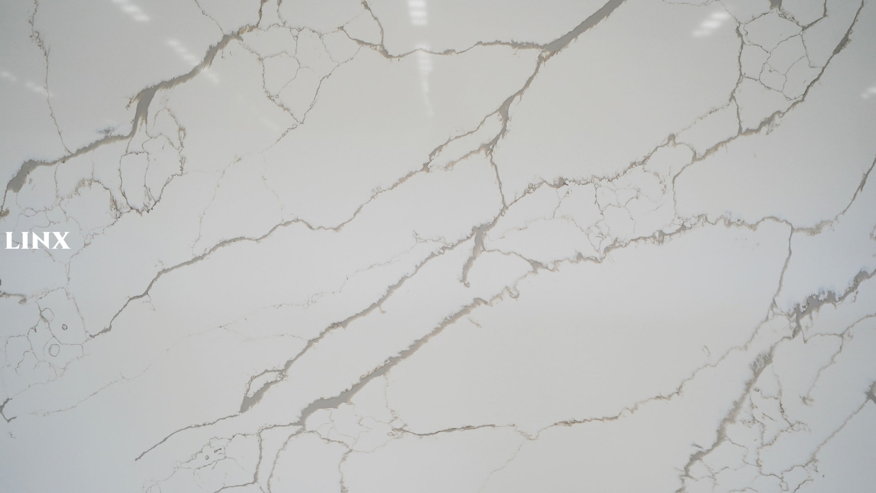 LX1103 CALACATTA GOLD QUARTZ STONE CLOSE UP 1 LINX SURFACES