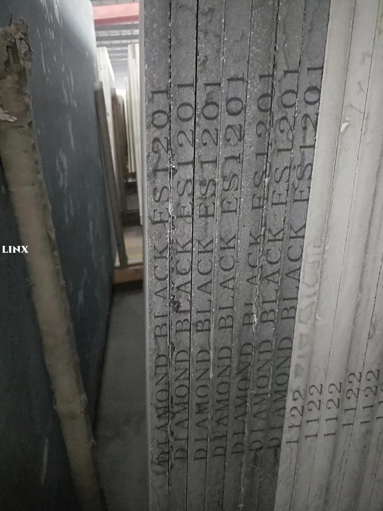 LX1201 SPARKLE BLACK QUARTZ STONE CLOSE UP 5 LINX SURFACES