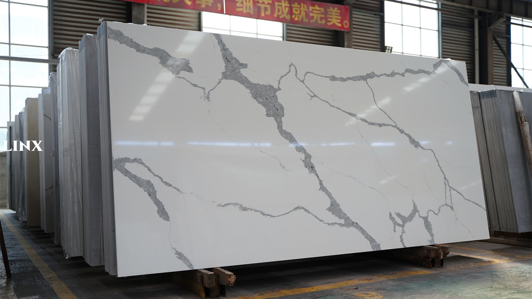 LX1208 CALACATTA WHITE QUARTZ STONE 1 LINX SURFACES