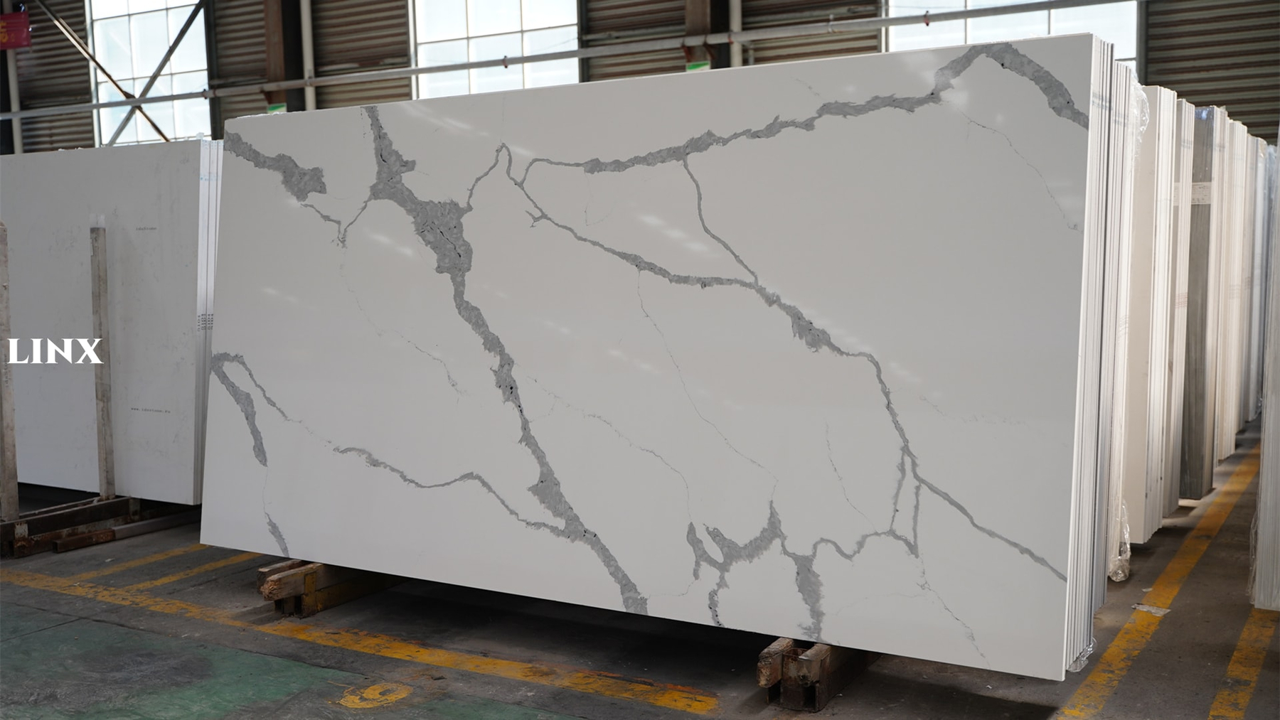 LX1208 CALACATTA WHITE QUARTZ STONE 2 LINX SURFACES