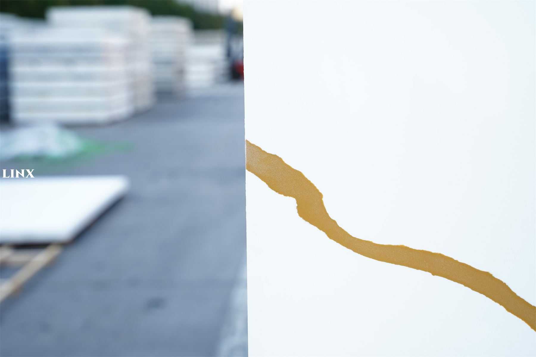 LX1276 CALACATTA GOLD QUARTZ STONE CLOSE UP 5 LINX SURFACES