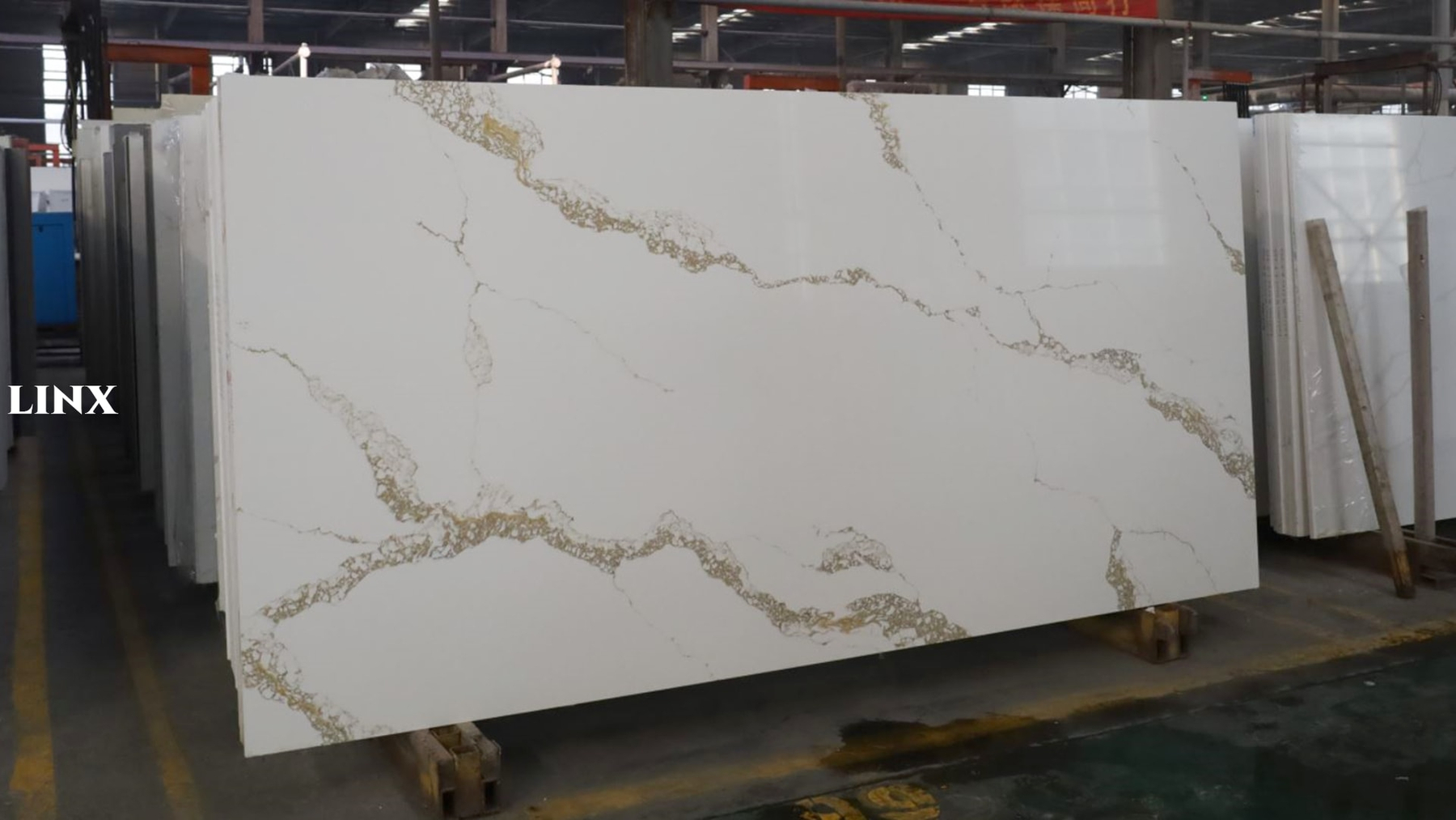 LX13016 CALACATTA GOLD QUARTZ STONE 1 LINX SURFACES