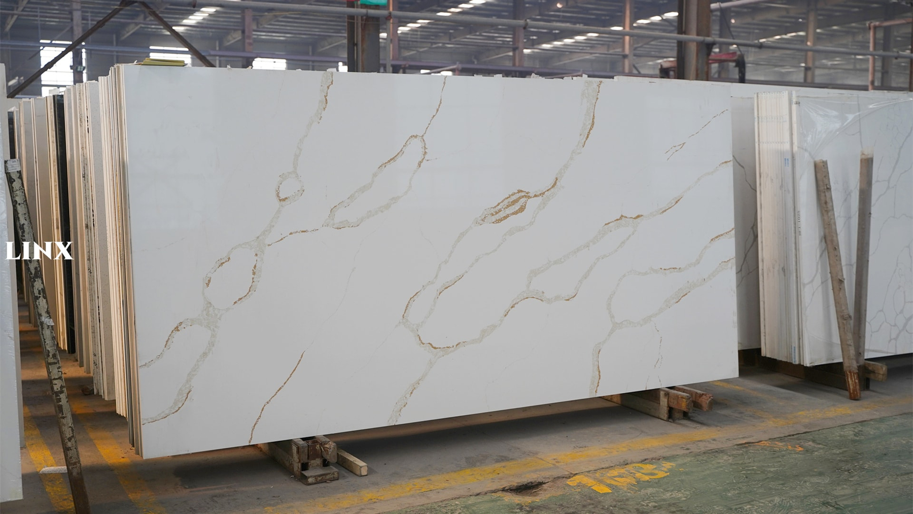 LX1311 CALACATTA GOLD QUARTZ STONE 1 LINX SURFACES