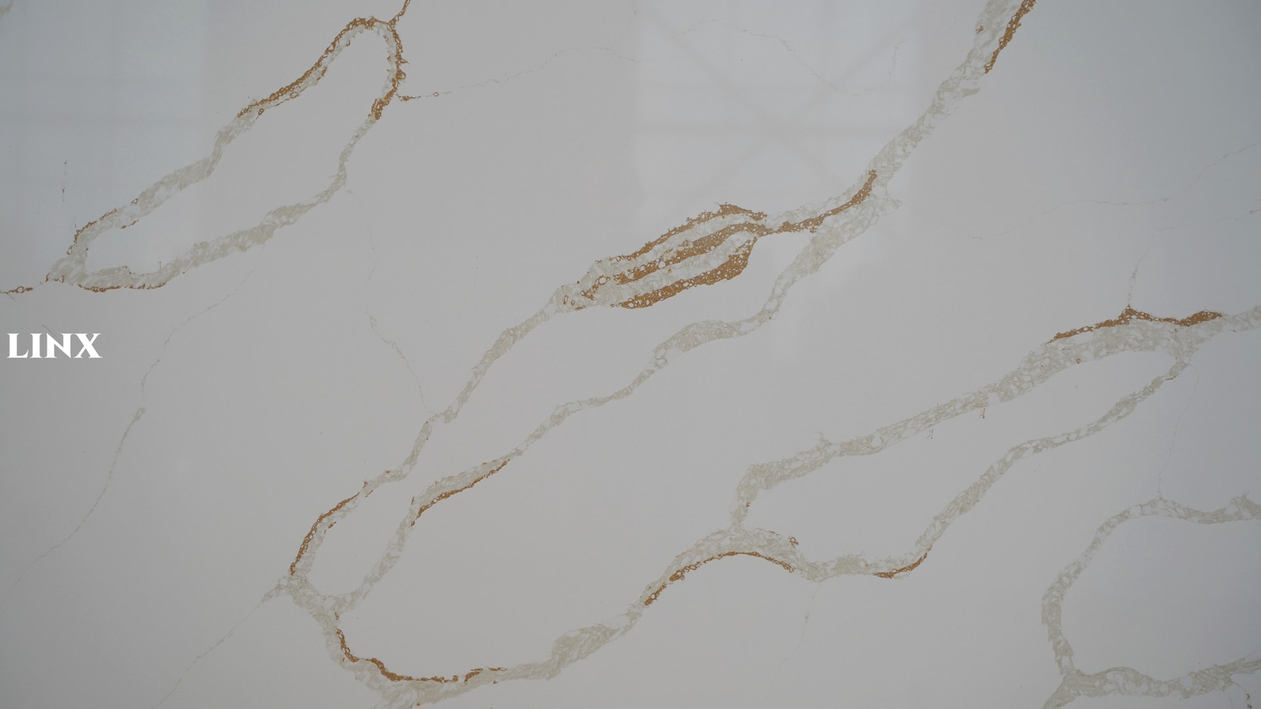 LX1311 CALACATTA GOLD QUARTZ STONE CLOSE UP LINX SURFACES