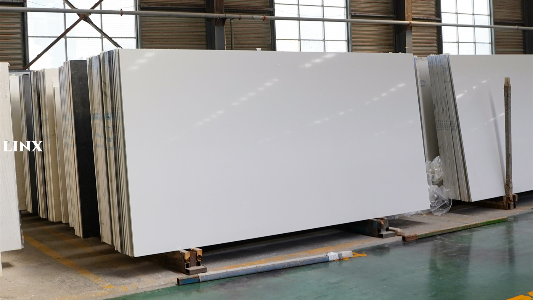 LX1314 SKY WHITE QUARTZ STONE 1 LINX SURFACES