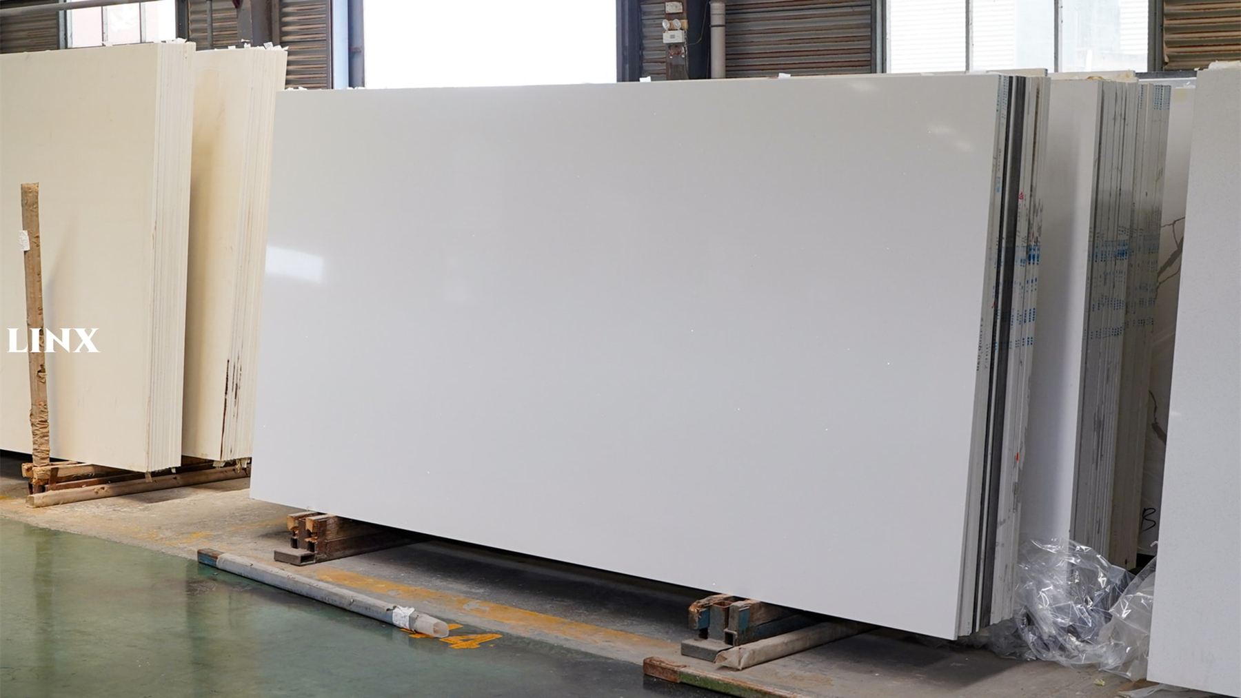 LX1314 SKY WHITE QUARTZ STONE 2 LINX SURFACES