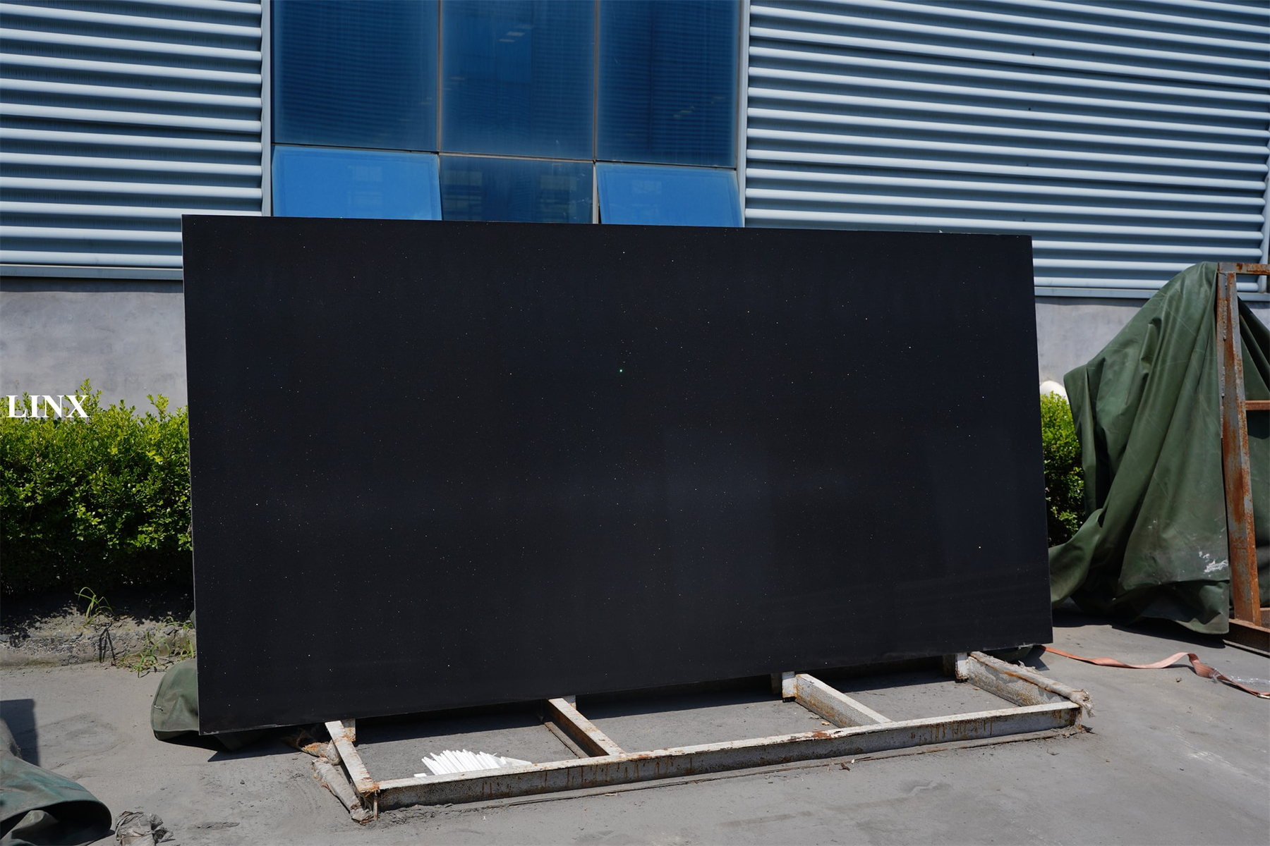LX1315 SKY BLACK QUARTZ STONE 1 LINX SURFACES Sintered Stone