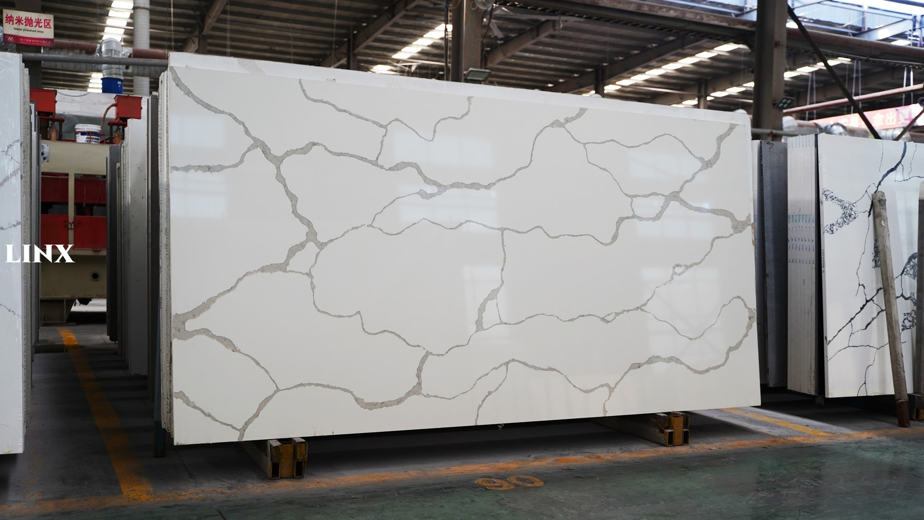 LX1399 CALACATTA WHITE QUARTZ STONE 1 LINX SURFACES