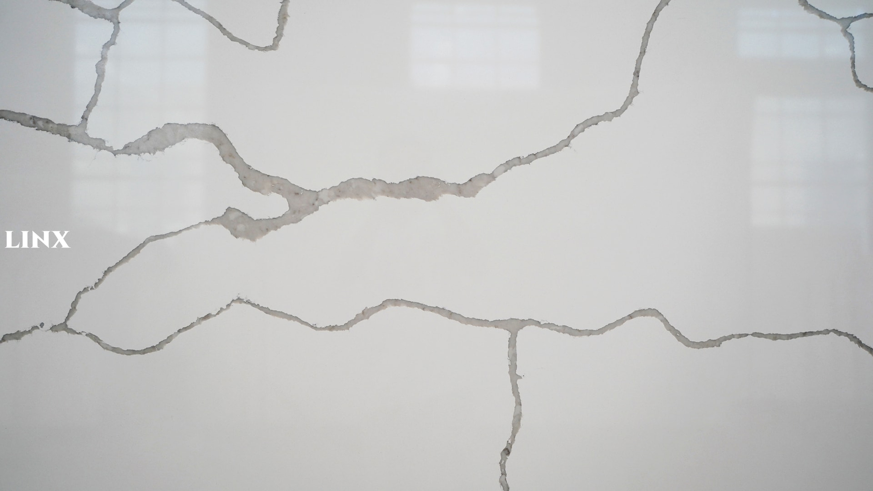 LX1399 CALACATTA WHITE QUARTZ STONE CLOSE UP 1 LINX SURFACES