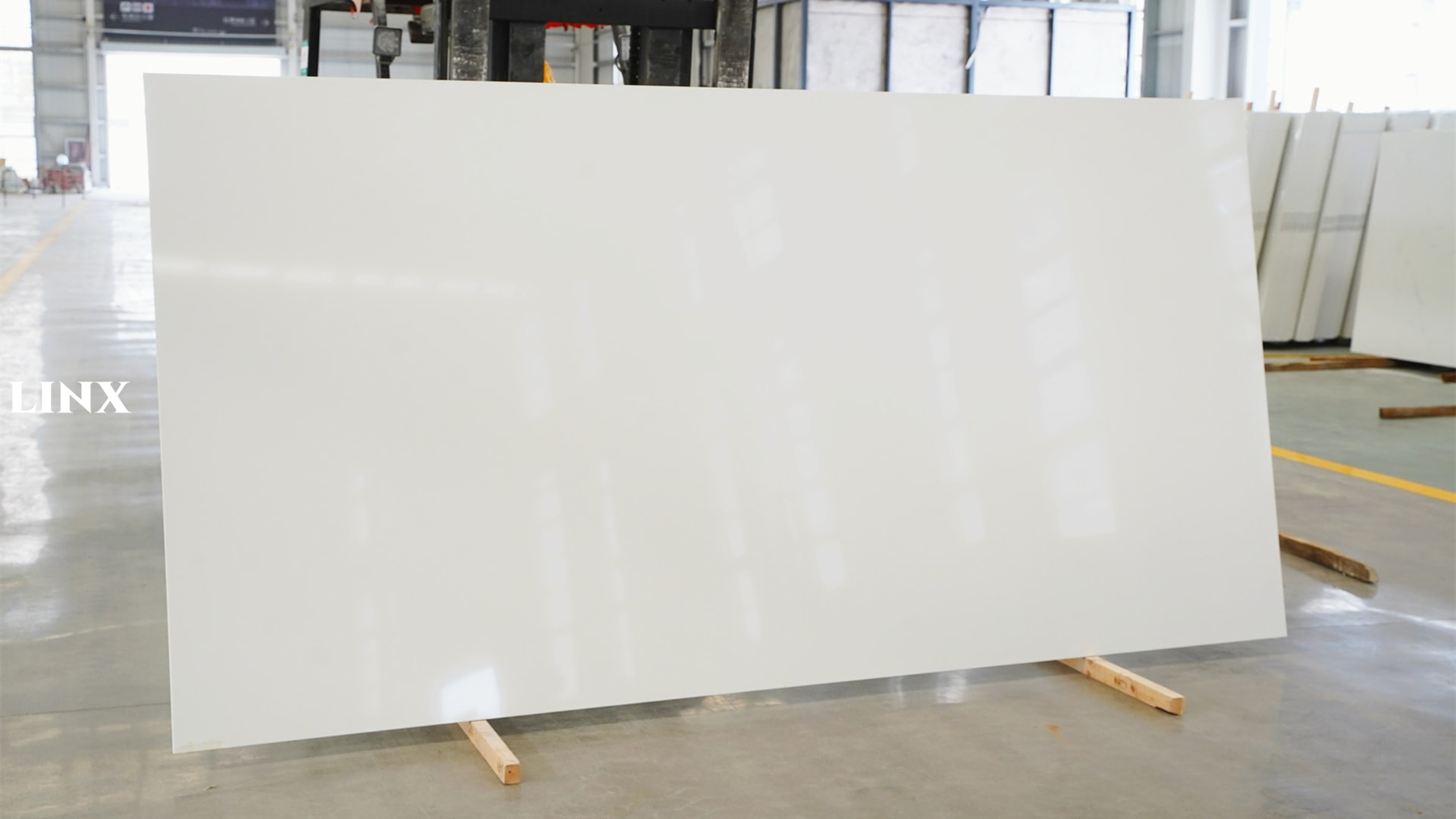 LX1600 SUPER WHITE QUARTZ STONE 1 LINX SURFACES