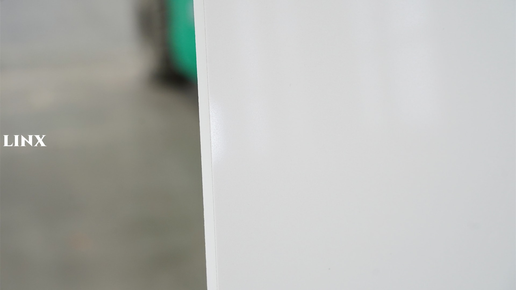 LX1600 SUPER WHITE QUARTZ STONE CLOSE UP 2 LINX SURFACES