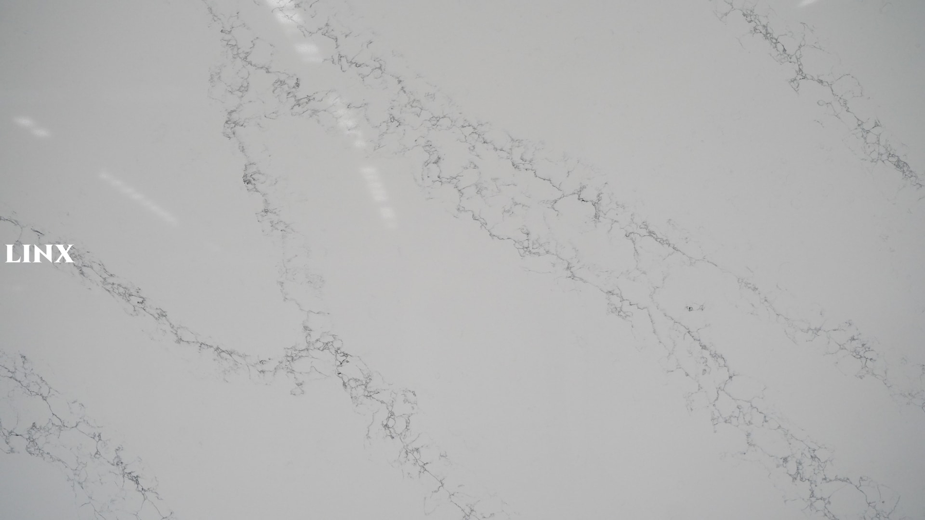 LX1700 CALACATTA WHITE QUARTZ STONE CLOSE UP 1 LINX SURFACES