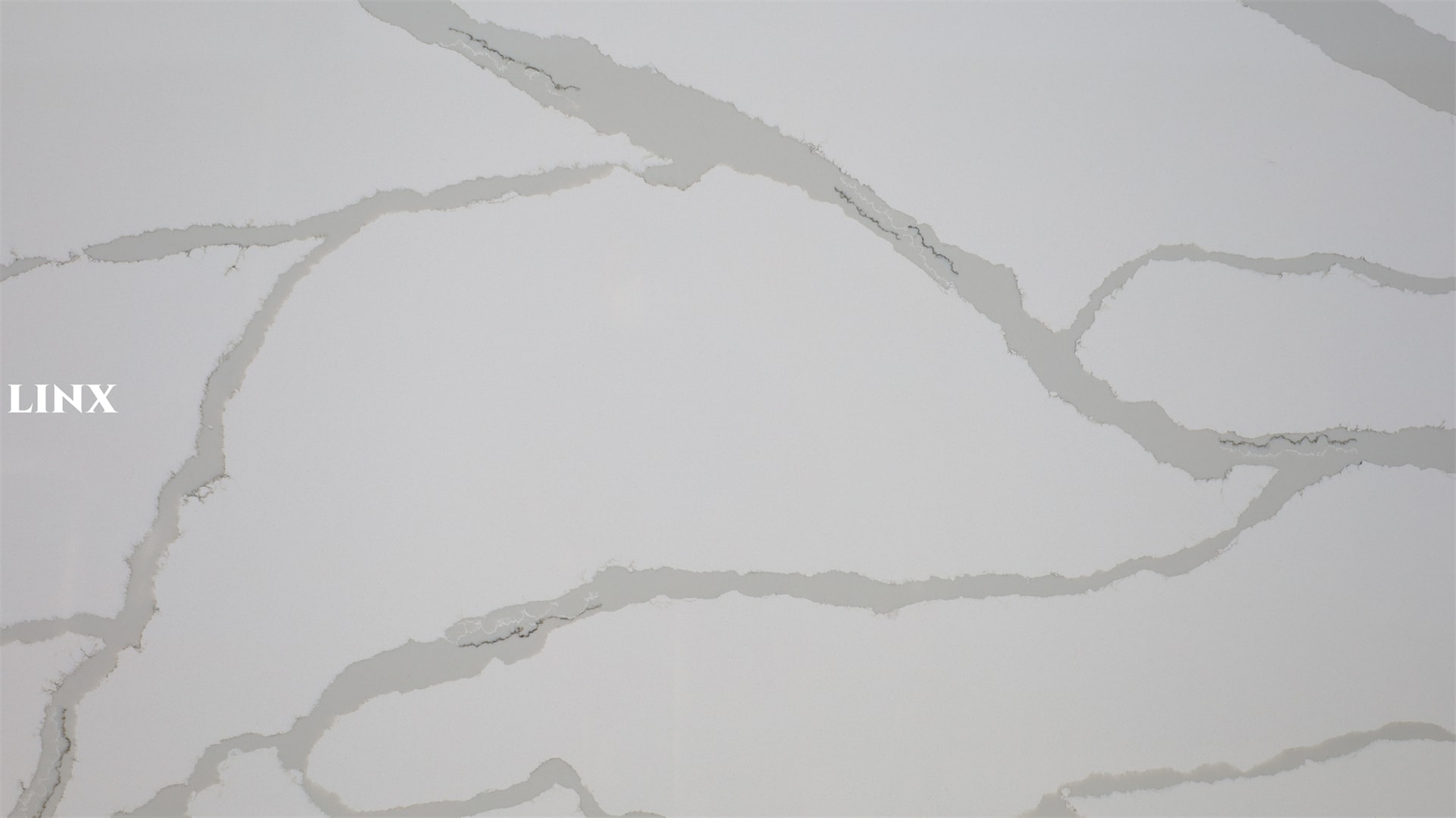 LX1801 CALACATTA WHITE QUARTZ STONE CLOSE UP 2 LINX SURFACES