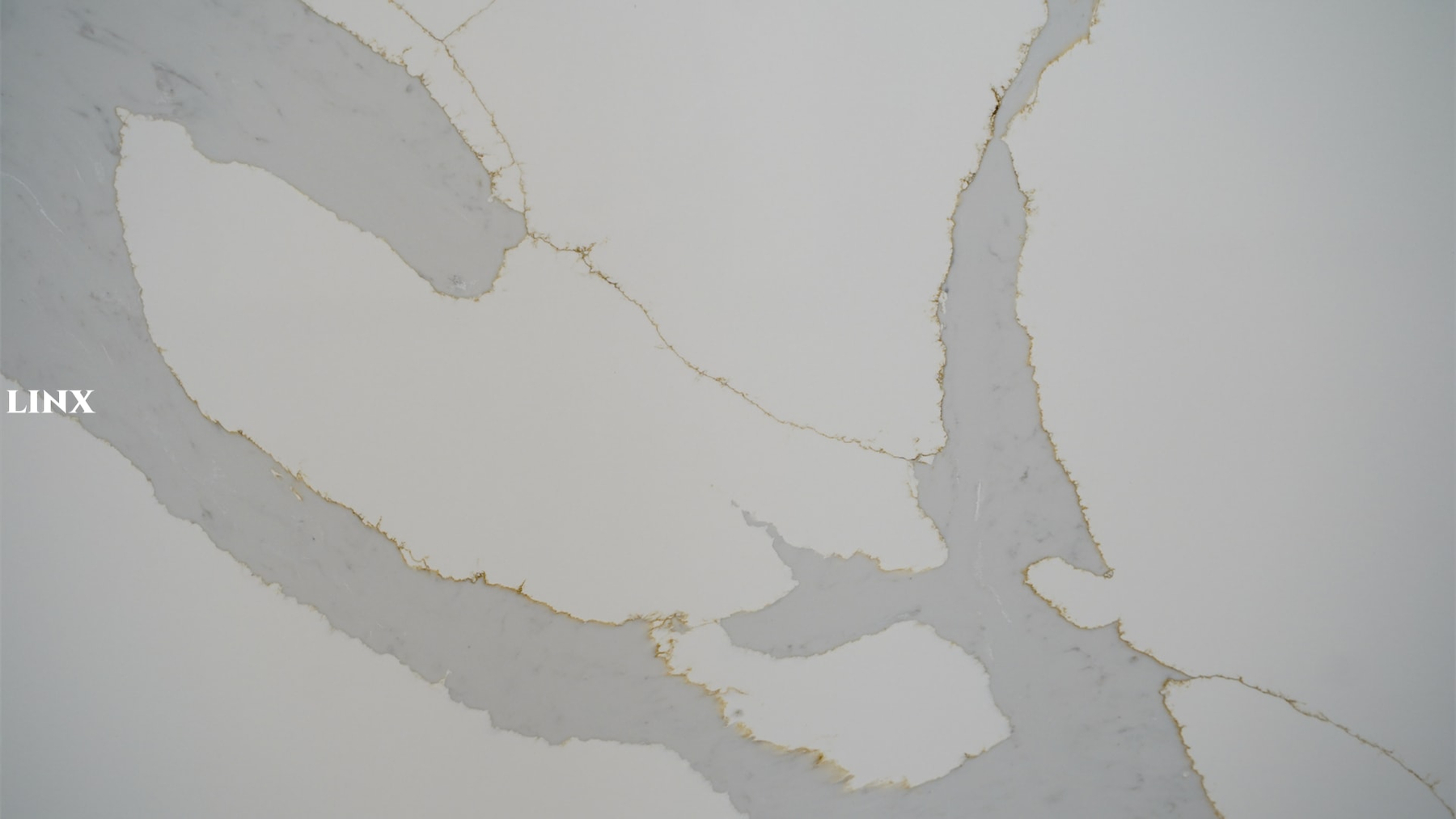 LX1907 CALACATTA WHITE QUARTZ STONE CLOSE UP 2 LINX SURFACES