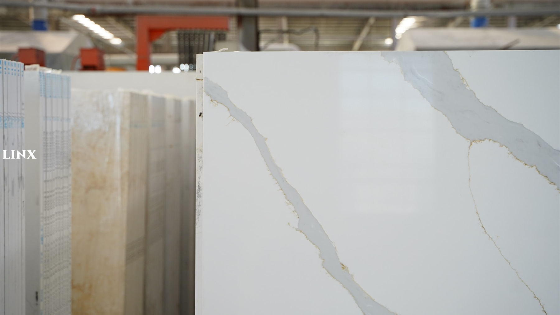 LX1907 CALACATTA WHITE QUARTZ STONE CLOSE UP 6 LINX SURFACES