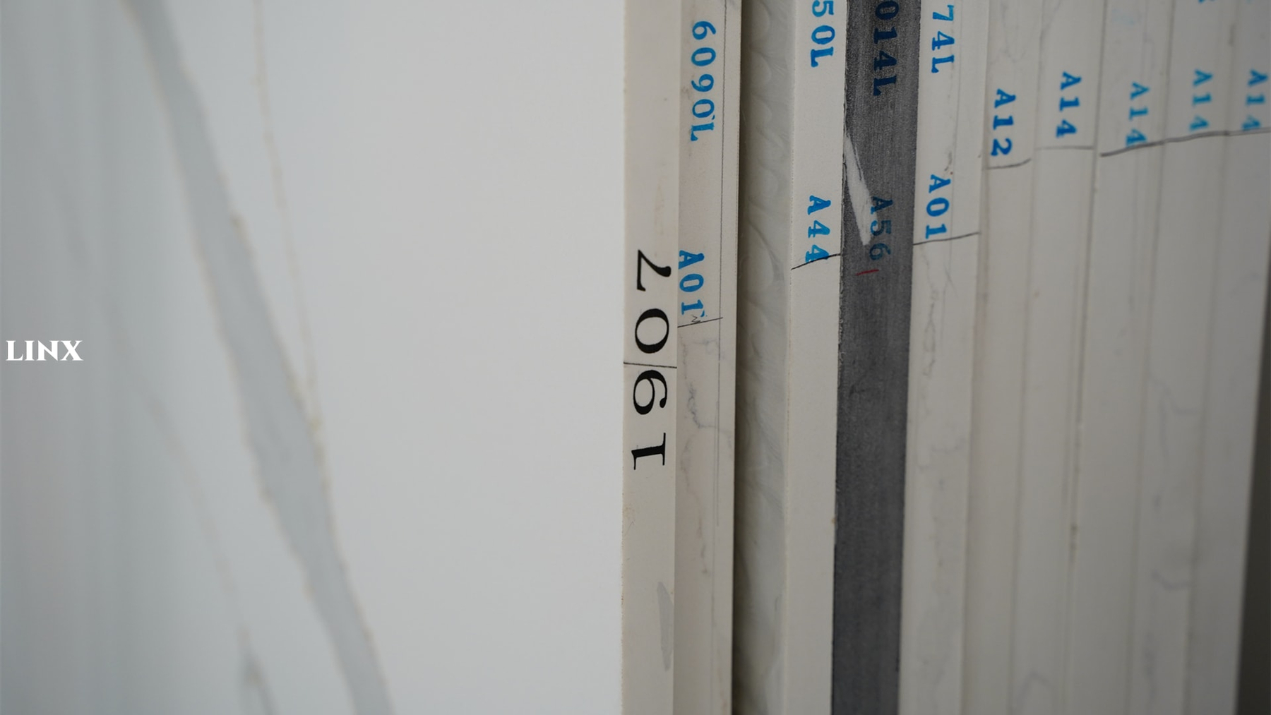 LX1907 CALACATTA WHITE QUARTZ STONE CLOSE UP 7 LINX SURFACES