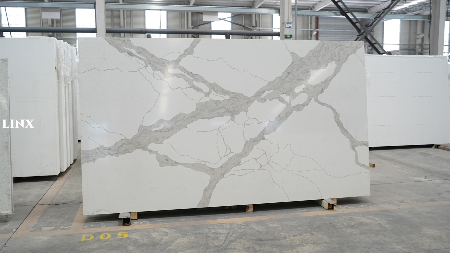 LX2006 CALACATTA WHITE QUARTZ STONE 1 LINX SURFACES