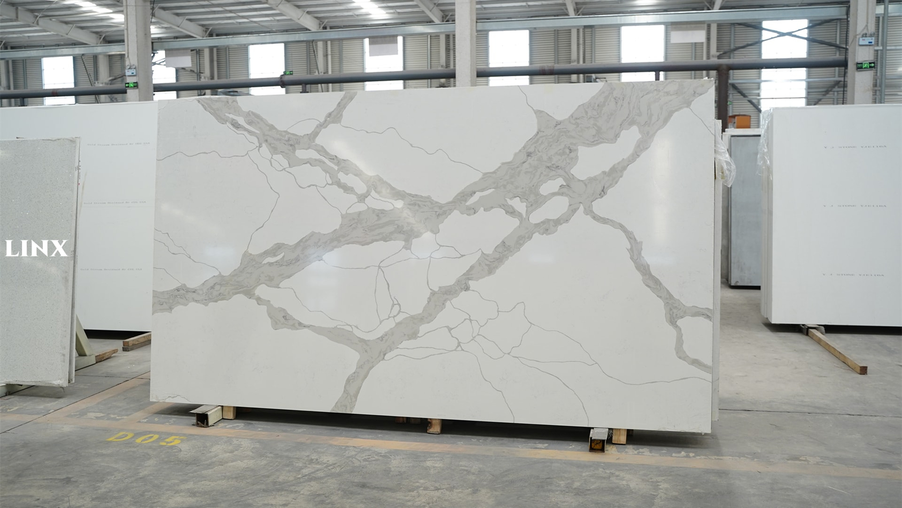 LX2006 CALACATTA WHITE QUARTZ STONE 2 LINX SURFACES