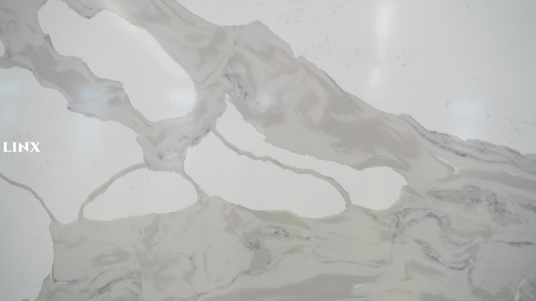 LX2006 CALACATTA WHITE QUARTZ STONE CLOSE UP 2 LINX SURFACES