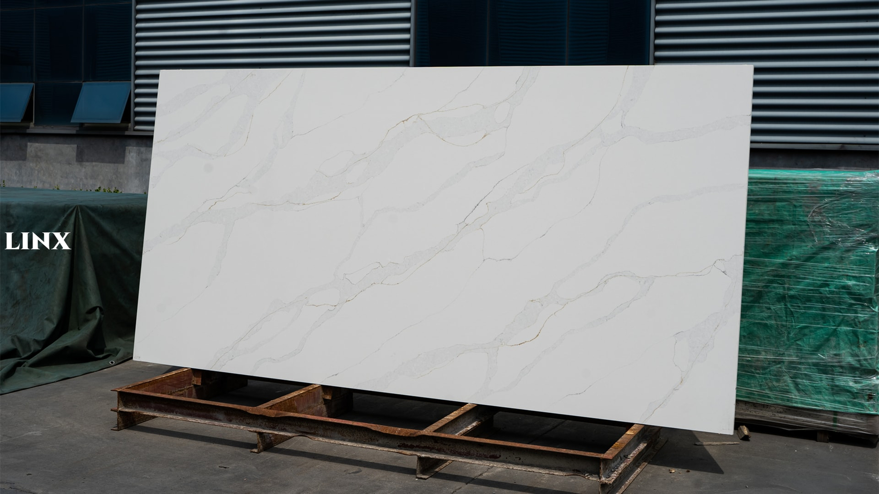 LX3017 CALACATTA GOLD QUARTZ STONE 2 LINX SURFACES