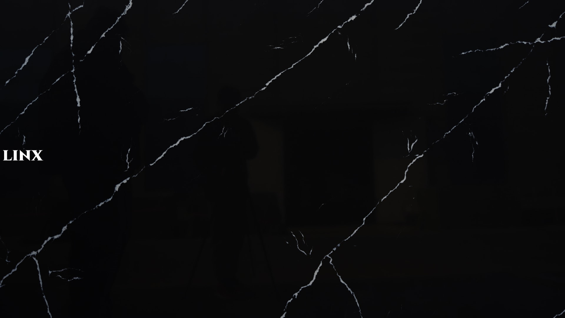 LX3042 CALACATTA BLACK QUARTZ STONE CLOSE UP 1 LINX SURFACES