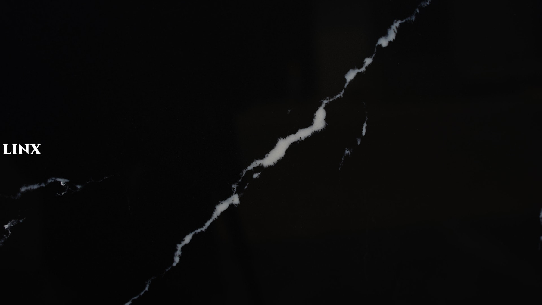 LX3042 CALACATTA BLACK QUARTZ STONE CLOSE UP 4 LINX SURFACES