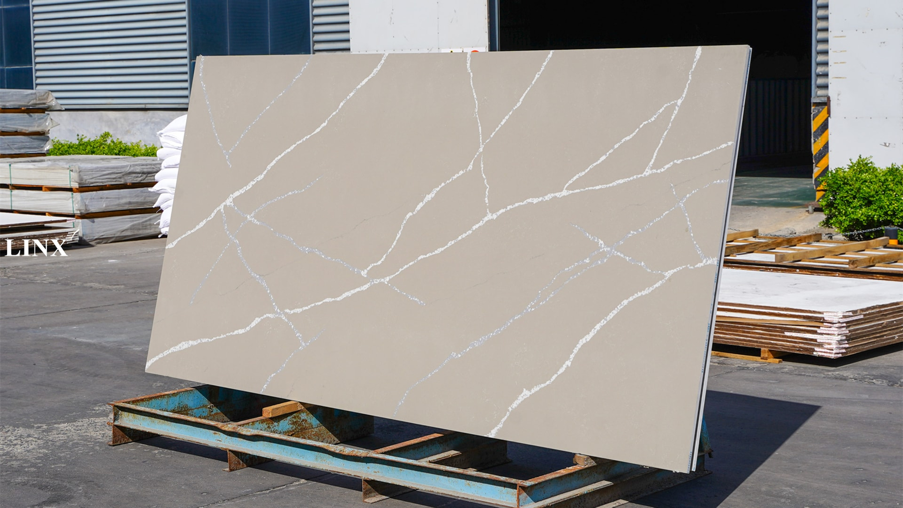 LX3046 CALACATTA GREY QUARTZ STONE 2 LINX SURFACES