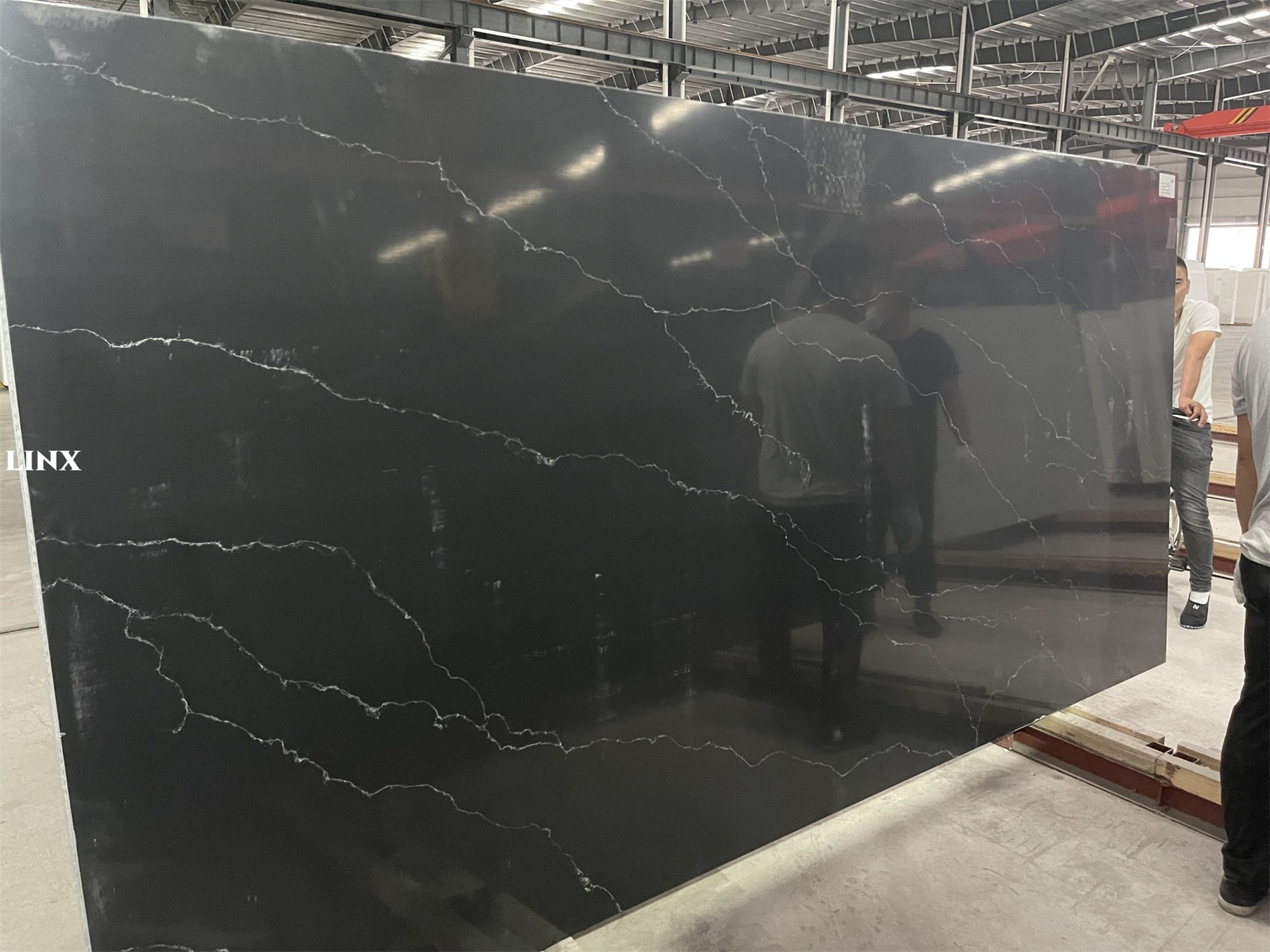 LX3515 CALACATTA BLACK QUARTZ STONE 1 LINX SURFACES