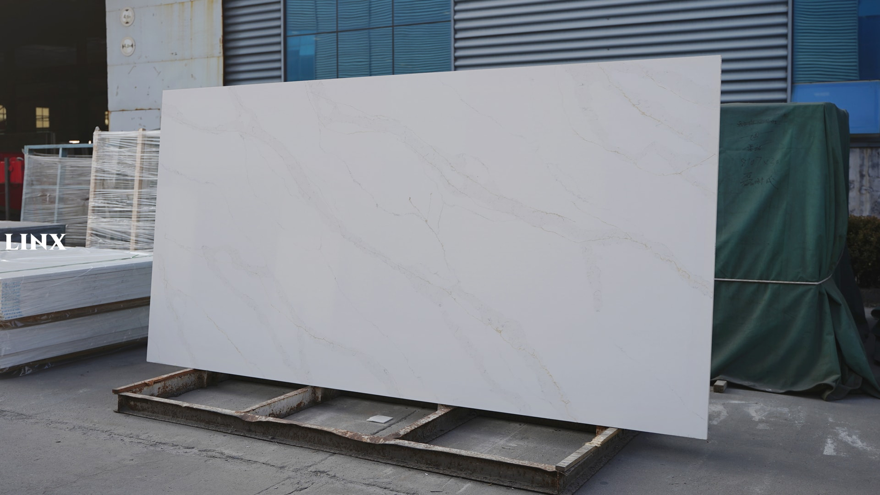 LX4098 CALACATTA WHITE QUARTZ STONE 2 LINX SURFACES