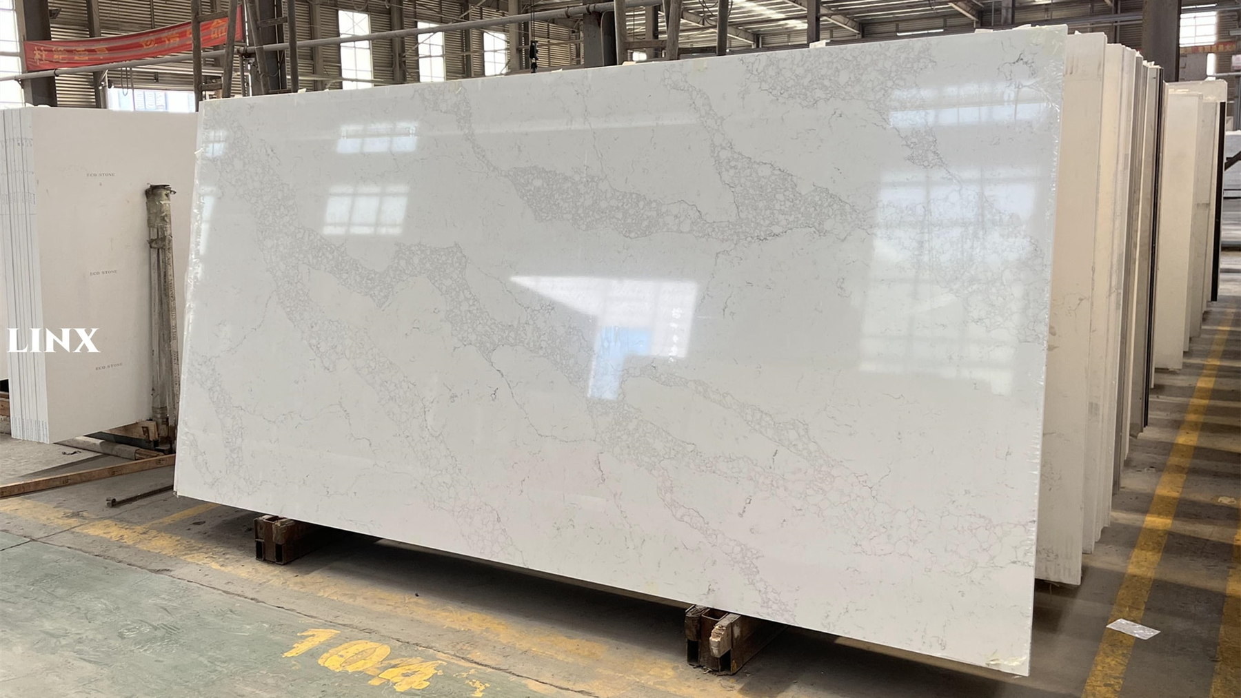 LX5033 CALACATTA WHITE QUARTZ STONE 2 LINX SURFACES