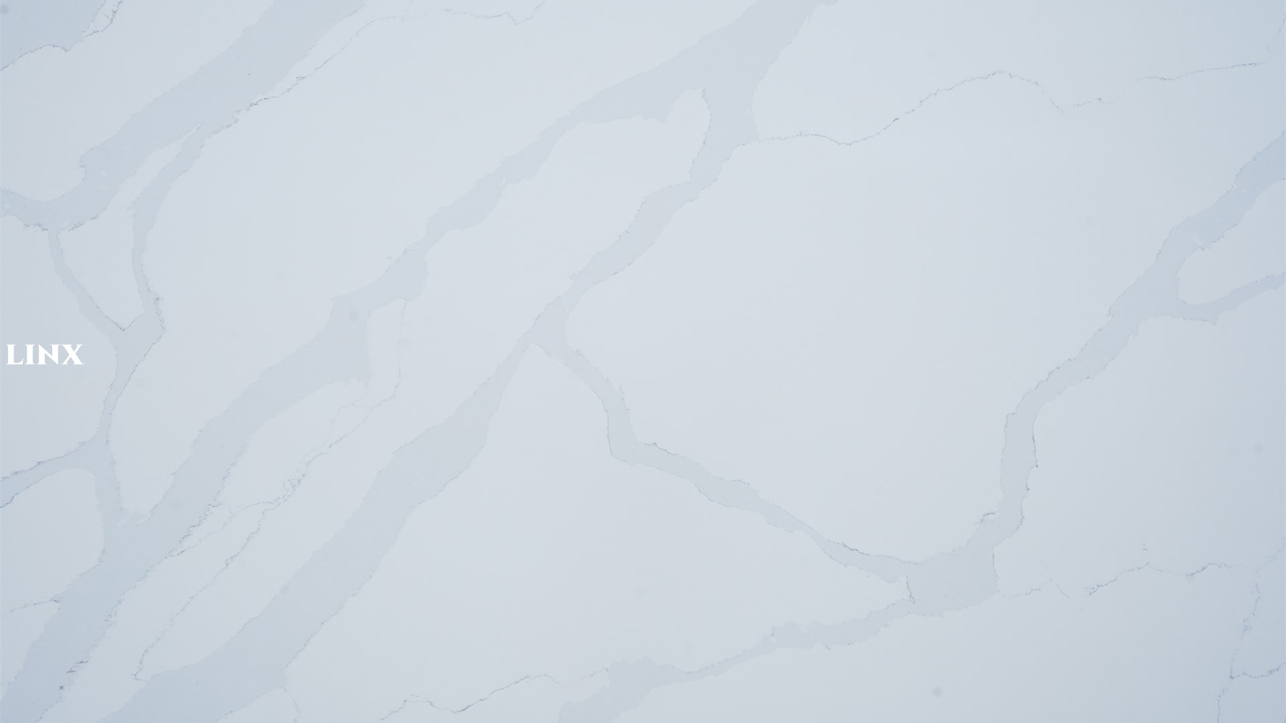 LX5104 CALACATTA WHITE QUARTZ STONE CLOSE UP 1 LINX SURFACES