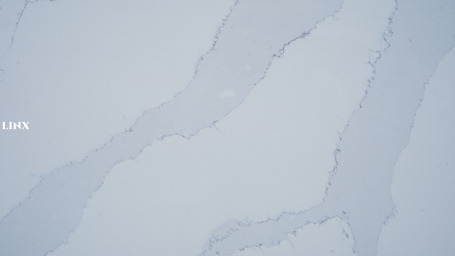 LX5104 CALACATTA WHITE QUARTZ STONE CLOSE UP 3 LINX SURFACES